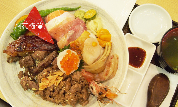 和歌壽司：【西門】澎派系丼飯定食『和歌壽司』，超特色生魚片丼飯、比目魚鰭邊肉、骰子牛排丼