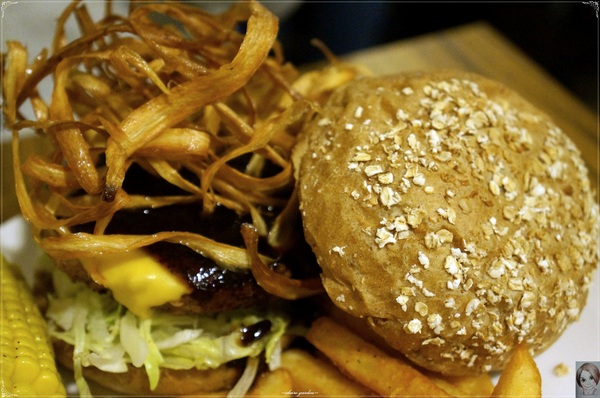 the Chips美式餐廳:台北 捷運港墘站 The chips美式餐廳~大份量道地美式餐廳