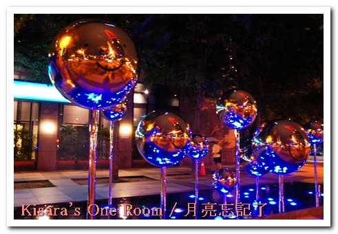 幾米月亮公車：夜遊幾米公車 @信義房屋