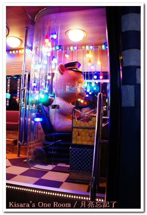 幾米月亮公車：夜遊幾米公車 @信義房屋