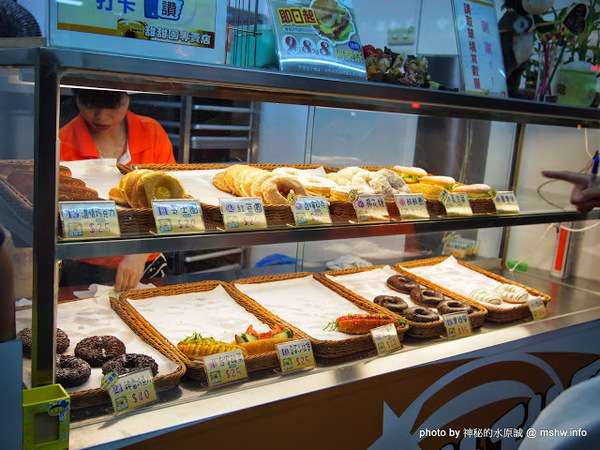 Siang Ning Beike Lemon Donuts 香檸貝克甜甜圈專賣店：【食記】台中Siang Ning Beike Lemon Donuts 香檸貝克甜甜圈專賣店@南屯萬和宮 : 用料實在,口味多元,鹹甜任君選擇!