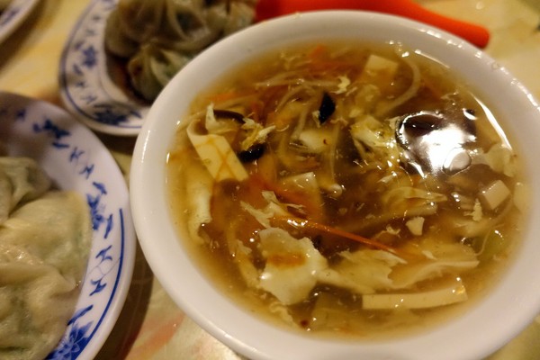 正好鮮肉小籠包(原:正常鮮肉小籠包):(胖樺食記)宜蘭平價必吃排隊名店「正好鮮肉小籠包」,泰山路光復國小對面