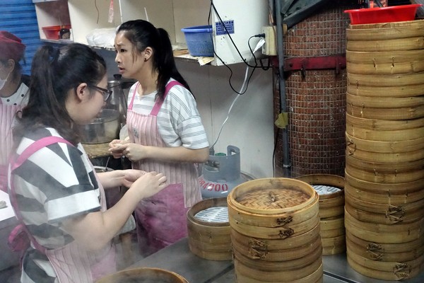 正好鮮肉小籠包(原:正常鮮肉小籠包):(胖樺食記)宜蘭平價必吃排隊名店「正好鮮肉小籠包」,泰山路光復國小對面