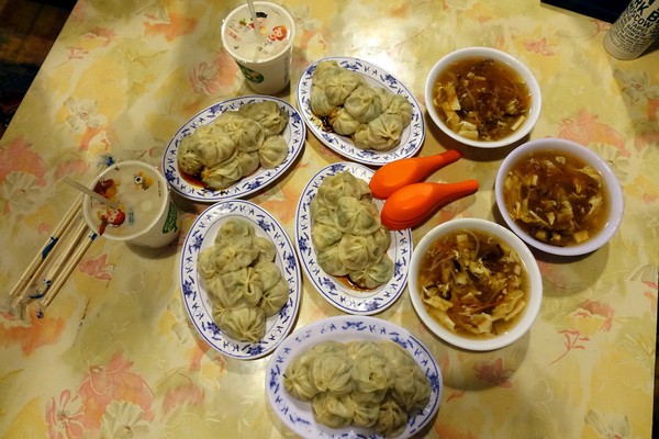 正好鮮肉小籠包(原:正常鮮肉小籠包):(胖樺食記)宜蘭平價必吃排隊名店「正好鮮肉小籠包」,泰山路光復國小對面