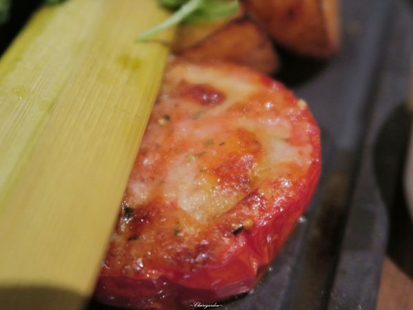 A Community Restaurant and Bar：台北 捷運國父紀念館站 A Community~超好吃炸一匹。馬頭。魚