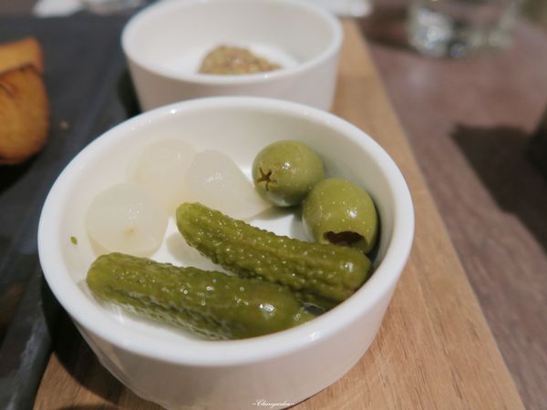 A Community Restaurant and Bar：台北 捷運國父紀念館站 A Community~超好吃炸一匹。馬頭。魚