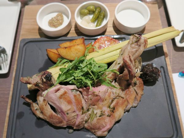 A Community Restaurant and Bar：台北 捷運國父紀念館站 A Community~超好吃炸一匹。馬頭。魚