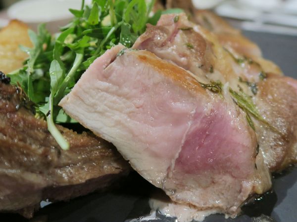 A Community Restaurant and Bar：台北 捷運國父紀念館站 A Community~超好吃炸一匹。馬頭。魚