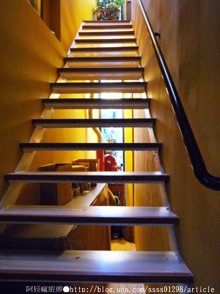 費奧納咖啡(屏東店)：【美食特搜。屏東市】CAFE' FIONA 費奧納咖啡(屏東店)。小巷裡的曼妙姿態 喝杯咖啡享受生活小確幸