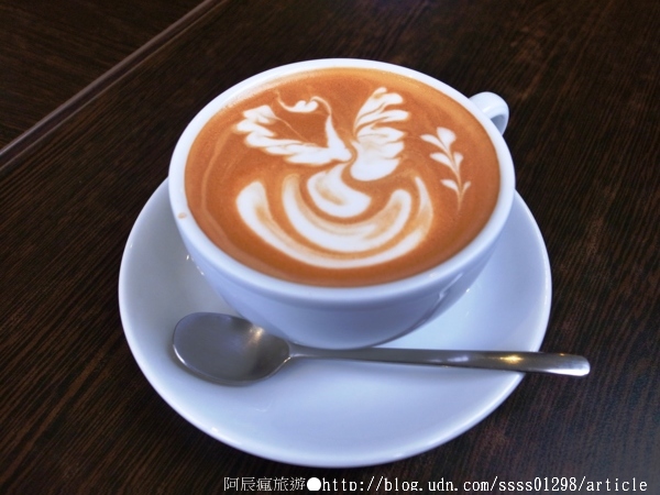 費奧納咖啡(屏東店)：【美食特搜。屏東市】CAFE' FIONA 費奧納咖啡(屏東店)。小巷裡的曼妙姿態 喝杯咖啡享受生活小確幸