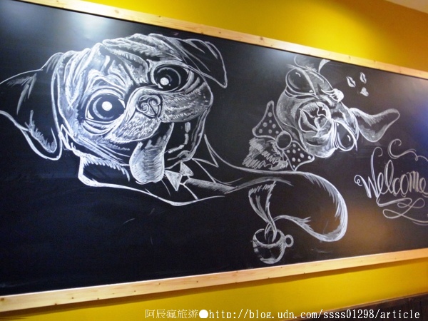 費奧納咖啡(屏東店)：【美食特搜。屏東市】CAFE' FIONA 費奧納咖啡(屏東店)。小巷裡的曼妙姿態 喝杯咖啡享受生活小確幸