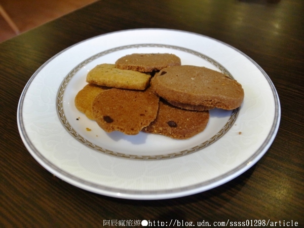 費奧納咖啡(屏東店)：【美食特搜。屏東市】CAFE' FIONA 費奧納咖啡(屏東店)。小巷裡的曼妙姿態 喝杯咖啡享受生活小確幸