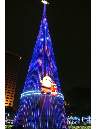 新北市政府行政大樓：【遊記】oO。台北  各區聖誕樹齊聚～美麗又浪漫！。o○。