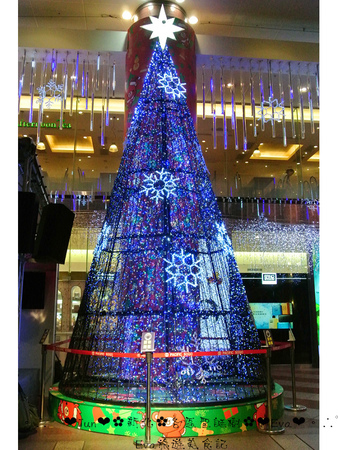 新北市政府行政大樓：【遊記】oO。台北  各區聖誕樹齊聚～美麗又浪漫！。o○。