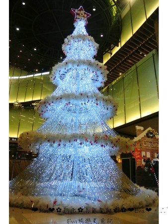 新北市政府行政大樓：【遊記】oO。台北  各區聖誕樹齊聚～美麗又浪漫！。o○。