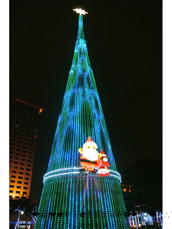 新北市政府行政大樓：【遊記】oO。台北  各區聖誕樹齊聚～美麗又浪漫！。o○。