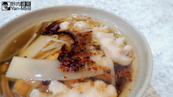 釋道速食賓館 邱媽媽素食專賣店 中正區 忠孝新生 華山文創園區 光華商場 羹湯 蚵仔羹 魷魚羹 肉羹 排骨酥羹 排餐 麵食