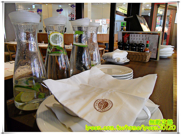 純焠炙烤牛排(高雄自由店):【高雄-左營區】米其林星級廚藝..不是吃感覺的店家!~《純焠炙烤牛排》