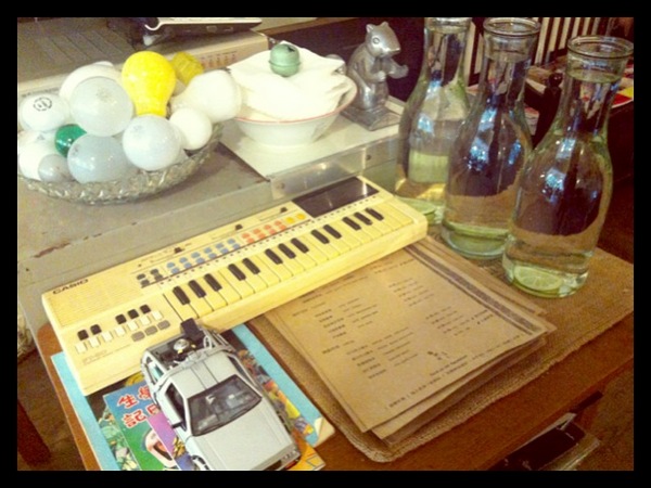 自然醒咖啡公寓：特色咖啡廳*老古董 老靈魂 新意義-自然醒咖啡公寓