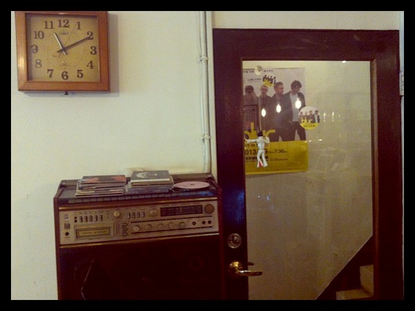 自然醒咖啡公寓：特色咖啡廳*老古董 老靈魂 新意義-自然醒咖啡公寓