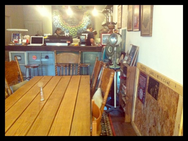 自然醒咖啡公寓：特色咖啡廳*老古董 老靈魂 新意義-自然醒咖啡公寓