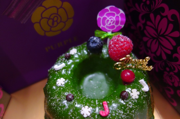 Purple宇治抹茶專賣：1031204[官本金文愛台灣]聖誕節限量版Merry Christmas聖誕皇冠Purple宇治抹茶專賣繽紛的聖誕節讓您的另一半當皇后或國王永遠浪漫