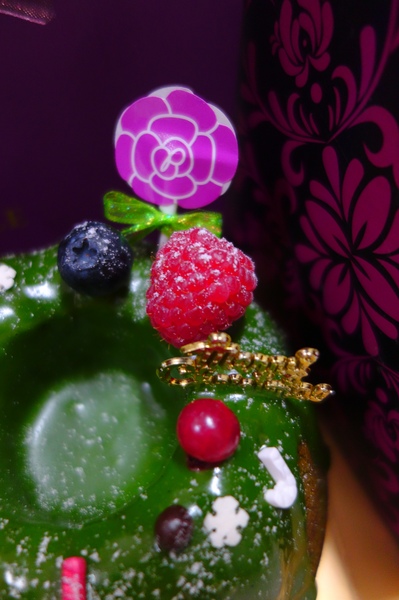 Purple宇治抹茶專賣：1031204[官本金文愛台灣]聖誕節限量版Merry Christmas聖誕皇冠Purple宇治抹茶專賣繽紛的聖誕節讓您的另一半當皇后或國王永遠浪漫