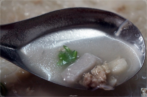 房記輝伯鴨肉羹麵：[庶民美食]房記輝伯鴨肉羹麵~特色客家美食，粄條藏在鴨肉卷裡