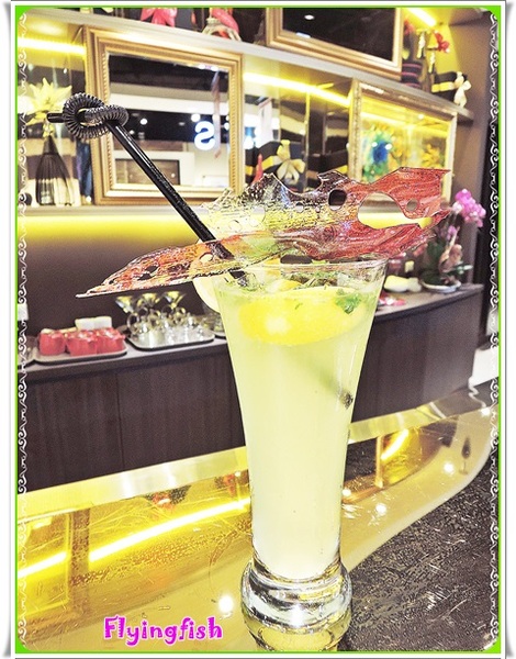 安娜可可藝術坊(法式拉糖甜點專賣(微風松高店))： ✜ 逗陣來呷現點現做滴華麗精緻法式拉糖甜點!－「安娜可可藝術坊－法式拉糖甜點專賣(微風松高店)」(*￣︶￣*)