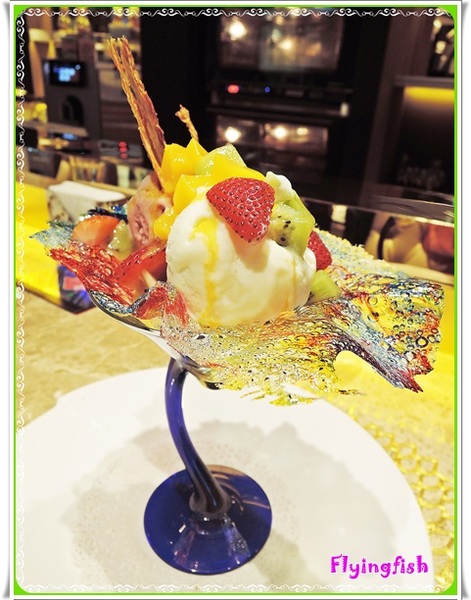 安娜可可藝術坊(法式拉糖甜點專賣(微風松高店))： ✜ 逗陣來呷現點現做滴華麗精緻法式拉糖甜點!－「安娜可可藝術坊－法式拉糖甜點專賣(微風松高店)」(*￣︶￣*)