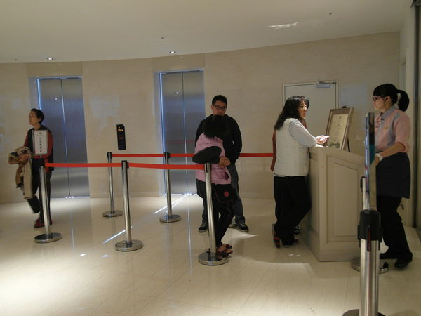 品花苑：晶冠廣場【品花苑】全台最大間Buffet餐廳