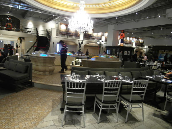 品花苑：晶冠廣場【品花苑】全台最大間Buffet餐廳