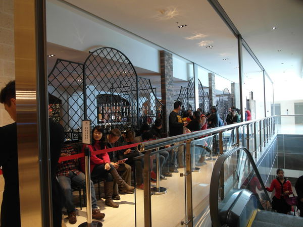 品花苑：晶冠廣場【品花苑】全台最大間Buffet餐廳