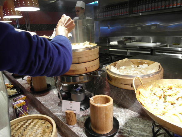 品花苑：晶冠廣場【品花苑】全台最大間Buffet餐廳