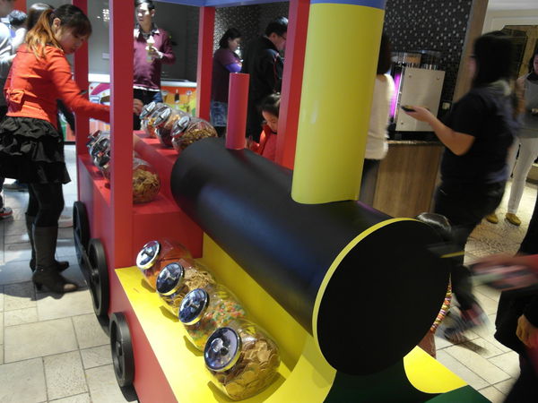 品花苑:晶冠廣場【品花苑】全台最大間Buffet餐廳