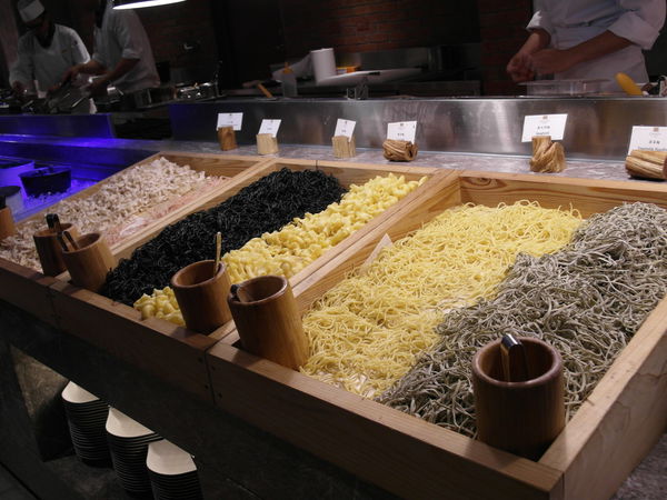 品花苑：晶冠廣場【品花苑】全台最大間Buffet餐廳