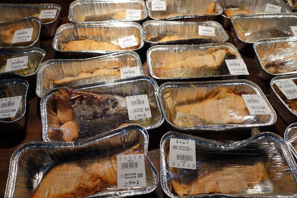 上引水產：(胖樺食記)高CP值濱江街「上引水產」四種菜色健康便當。台北美食推薦必吃