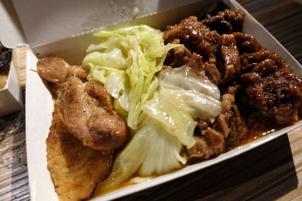 上引水產：(胖樺食記)高CP值濱江街「上引水產」四種菜色健康便當。台北美食推薦必吃