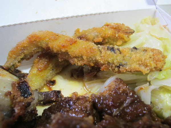 上引水產：(胖樺食記)台北市濱江街上引水產健康便當。四種菜色任君搭配。