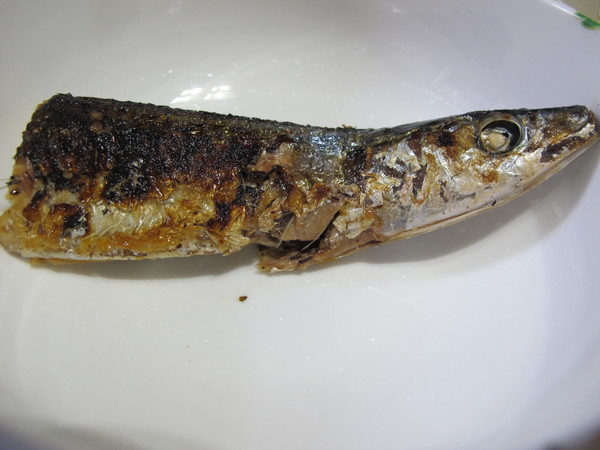 上引水產：(胖樺食記)台北市濱江街上引水產健康便當。四種菜色任君搭配。