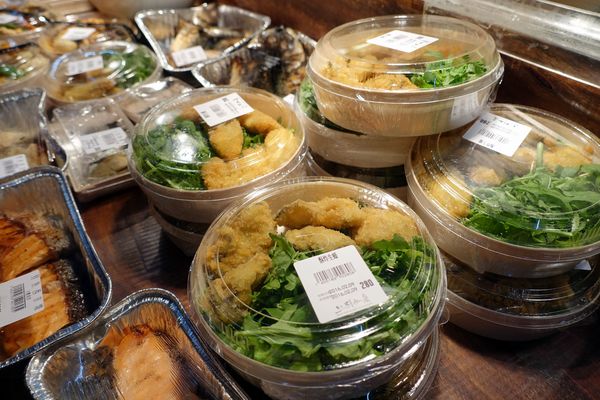 上引水產：(胖樺食記)高CP值濱江街「上引水產」四種菜色健康便當。台北美食推薦必吃