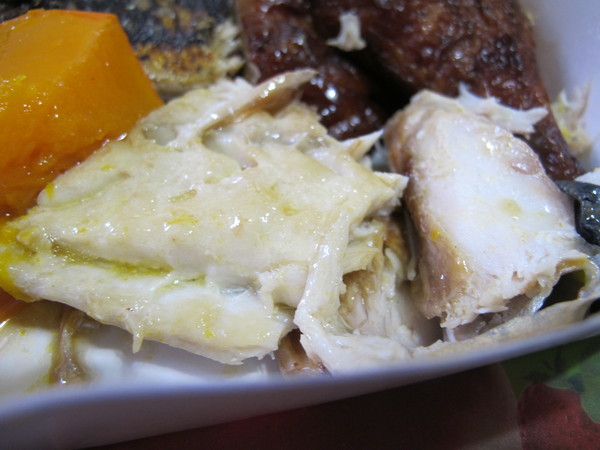 上引水產：(胖樺食記)台北市濱江街上引水產健康便當。四種菜色任君搭配。