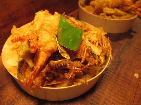 上引水產：(胖樺食記)台北市濱江街上引水產健康便當。四種菜色任君搭配。