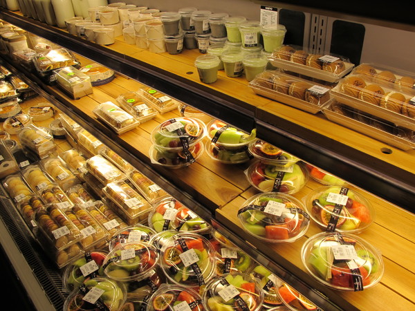 上引水產：(胖樺食記)台北市濱江街上引水產健康便當。四種菜色任君搭配。