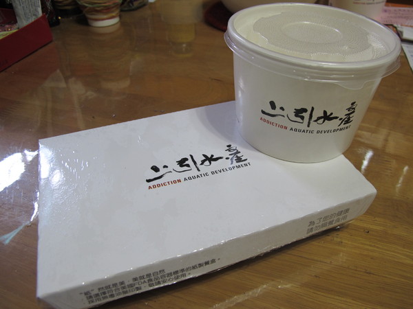 上引水產：(胖樺食記)台北市濱江街上引水產健康便當。四種菜色任君搭配。