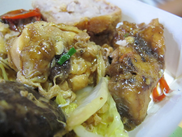 上引水產：(胖樺食記)台北市濱江街上引水產健康便當。四種菜色任君搭配。