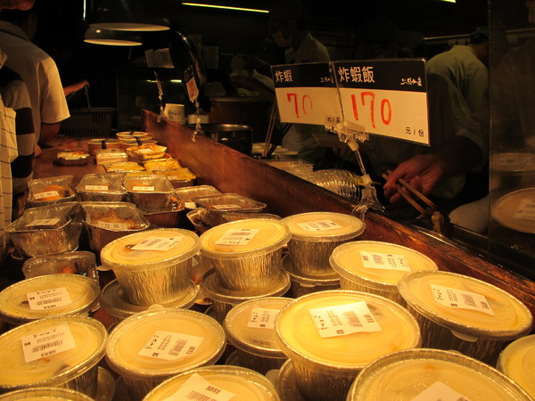 上引水產：(胖樺食記)台北市濱江街上引水產健康便當。四種菜色任君搭配。