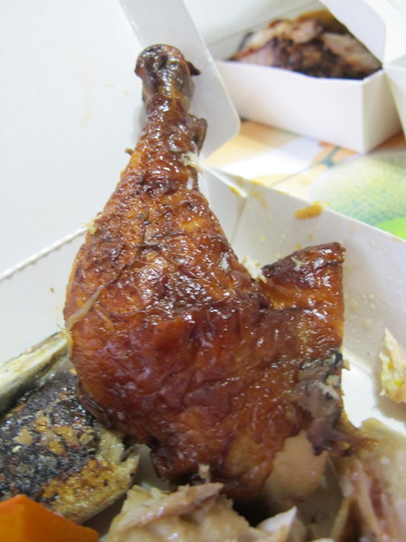 上引水產：(胖樺食記)台北市濱江街上引水產健康便當。四種菜色任君搭配。