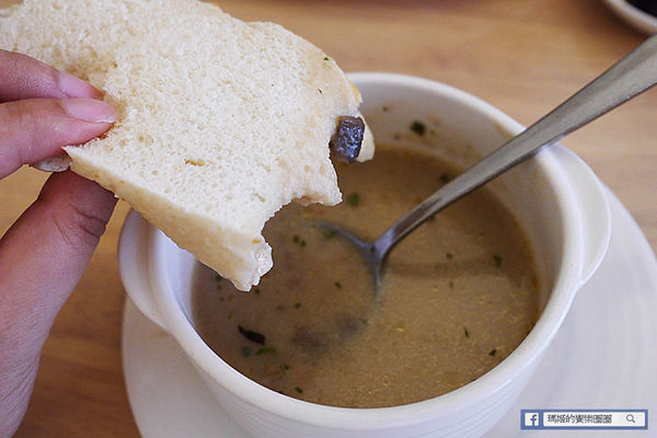 上菜囉 法式餐廳 Viva la fete：◆台北大安。捷運忠孝新生【上菜囉Viva la fete 法式餐廳】原塊巨無霸PRIME牛排只要590元。現在不吃還等什麼！活動只到八月底哦！新推出早午餐（文末抽獎）