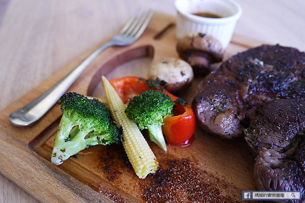 上菜囉 法式餐廳 Viva la fete：◆台北大安。捷運忠孝新生【上菜囉Viva la fete 法式餐廳】原塊巨無霸PRIME牛排只要590元。現在不吃還等什麼！活動只到八月底哦！新推出早午餐（文末抽獎）